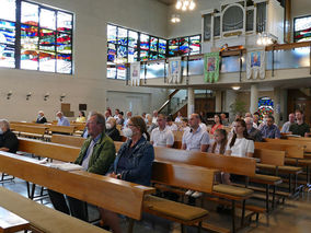 Heilige Messe mit Pfarrer Martin Fischer und Diakon Alexander von Rüden (Foto: Karl-Franz Thiede)